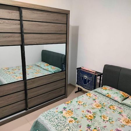 Aiman'S Rose Homestay Teluk Panglima Garang Esterno foto