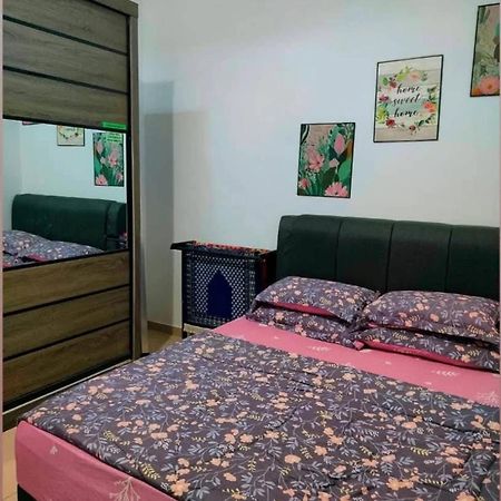 Aiman'S Rose Homestay Teluk Panglima Garang Esterno foto
