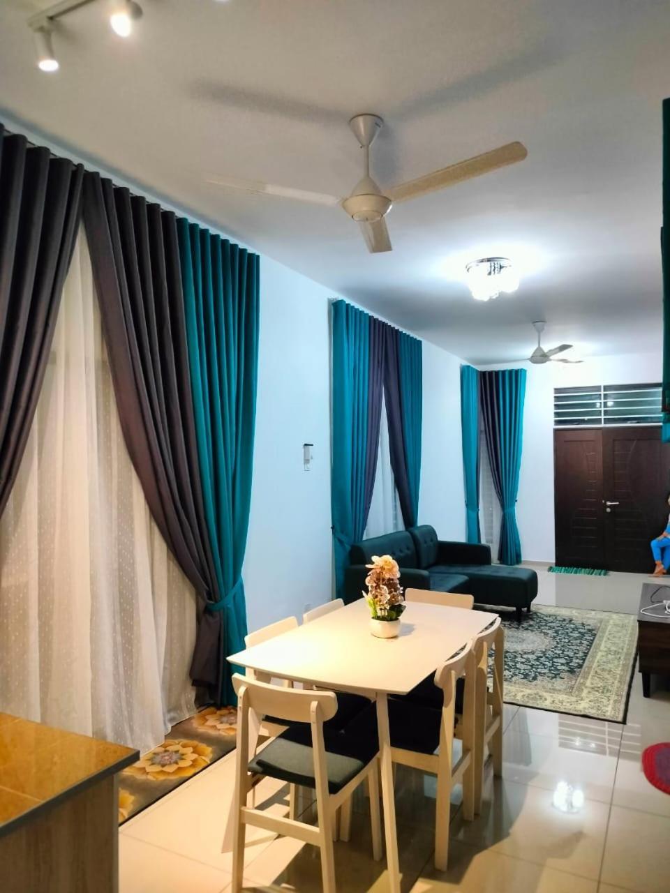 Aiman'S Rose Homestay Teluk Panglima Garang Esterno foto