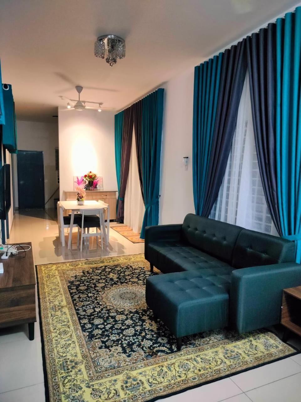 Aiman'S Rose Homestay Teluk Panglima Garang Esterno foto