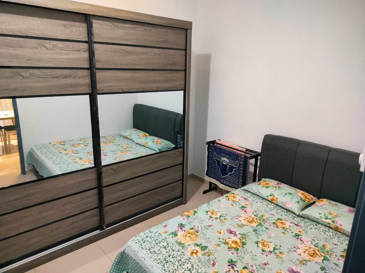 Aiman'S Rose Homestay Teluk Panglima Garang Esterno foto
