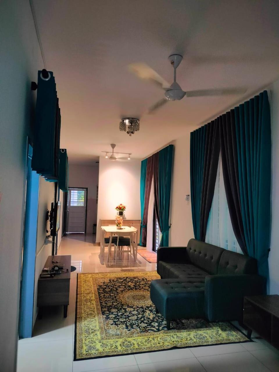 Aiman'S Rose Homestay Teluk Panglima Garang Esterno foto